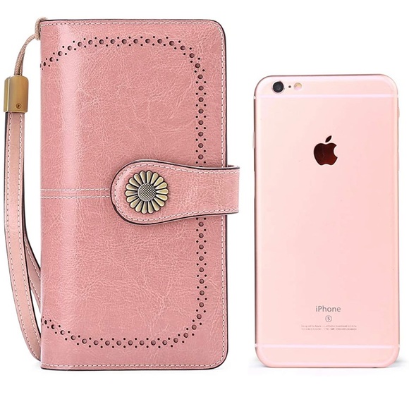 LIKE NEW! HUGE Dusty Pink Wristlet Wallet - Picture 4 of 4